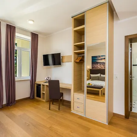 Emilia Guest house